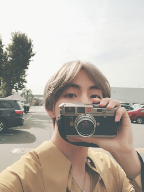 allforbts: 171117 Taehyung’s Tweet 찰칵! #김태형 Click! #KimTaehyung(T/N: The ‘click&rsq