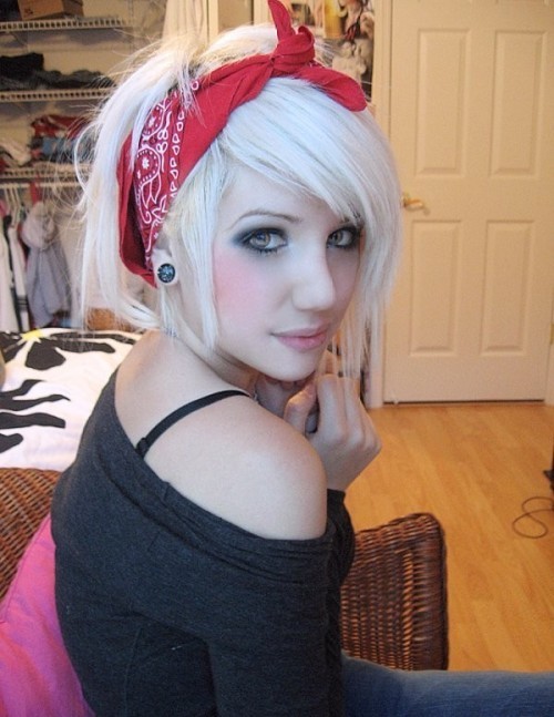 bigdeerphantom8: Reblog if you’d love to know this crossdressing angel! yes