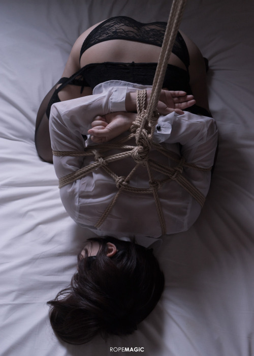 ROPE MAGiC: via “CandyGirl", featuring Nanao, photograph and ropework by Reiji Suzuki, October 2016