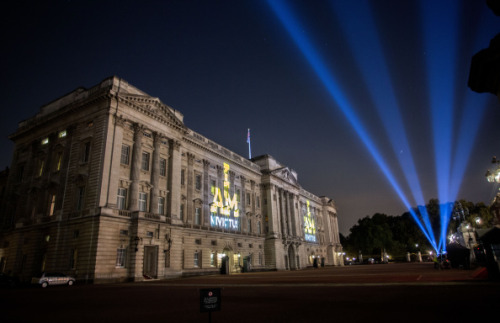 teaandroyalty:Buckingham Palace lighting it up for the Invictus Games 