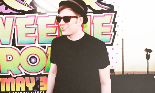 buckybarmnes-moved-deactivated2:  Favourite pictures of Patrick Stump: 14-16/? 