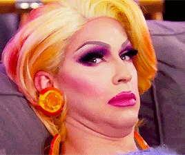 kateofthecanals:  rupussy:“What the fuck is going on? It’s like Mother Teresa’s