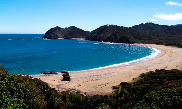 kusta-astronaut:  Top 10: Las mejores playas de Chile Anakena, Isla de Pascua La