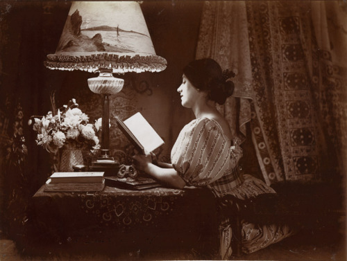 43nils:Constant Puyo Woman with Lamp  1890sYou mean “Woman with Book and Owl Paperweight”
