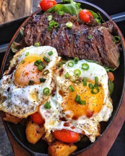 food-porn-diary:  Steak with sunny side up