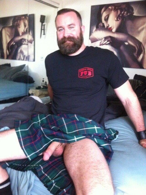 spunkpunk4life: Furry kilt and a cheeky peak!!