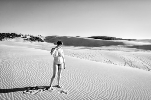 indifferentdrum: Sand candids (sandids?) with Sionna. Oregon Dunes National Recreation Area.