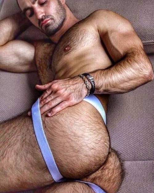 furrydudeposts: mangaylove: Beautiful! Shapely curves