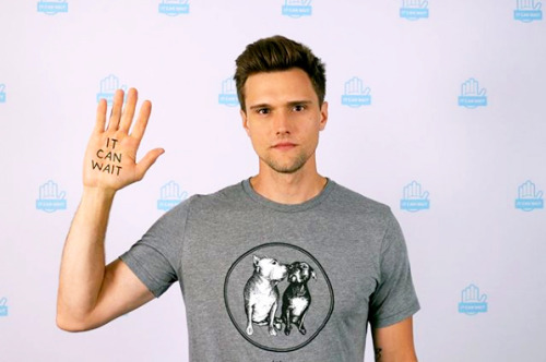 hartleysawyer: Distracted driving is reckless. Join me and @att to take the #ItCanWait&nbs