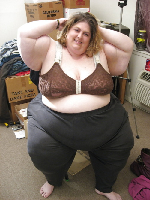 luv-ssbbw-fat: Damn, i do love a big big body! Amen bet that pussy wet as fuck too