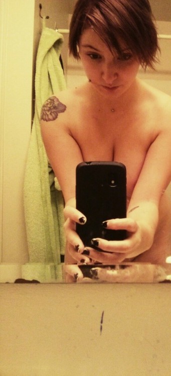 sociallybroke: So…. I took this earlier.. I decided I really like it :3