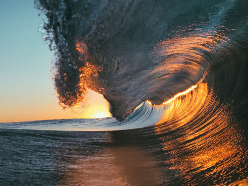 yahoonewsphotos: Vibrant Wave Photography These kaleidoscopic images are the work of one persistent photographer’s efforts to capture vibrant hues at the exact moment a wave breaks. Ryan Pernofski’s stunning shots feature brilliant yellows, reds,