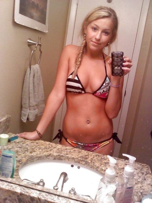 naked selfshot