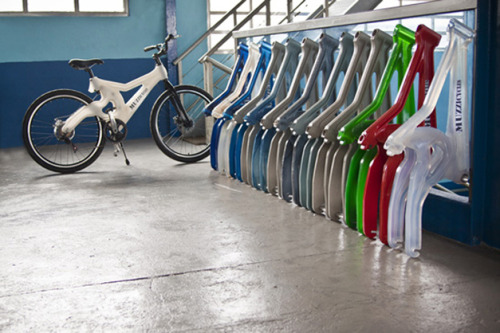 chirosangaku:  Quand vos bouteilles d’eau deviennent cadre de vélo… | Vélo et Design, le blog des in