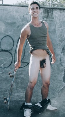 studsnpuds:  Even skater dudes shouldn’t be denied the benefits of circumcision.