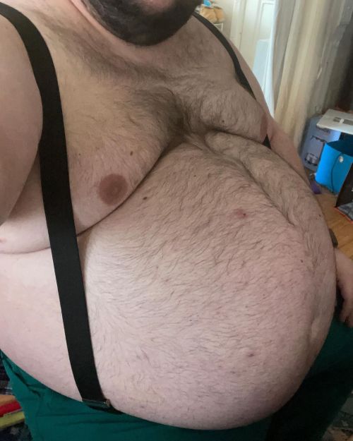 noobbear73: I love the heft of this gut. Let’s make it a bigger handful. www.instagram