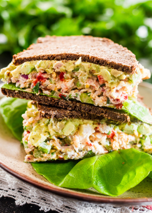 FULLY LOADED CHICKEN SALAD SANDWICHES WITH GUACAMOLEThis looks so delicious I had to share the knowl