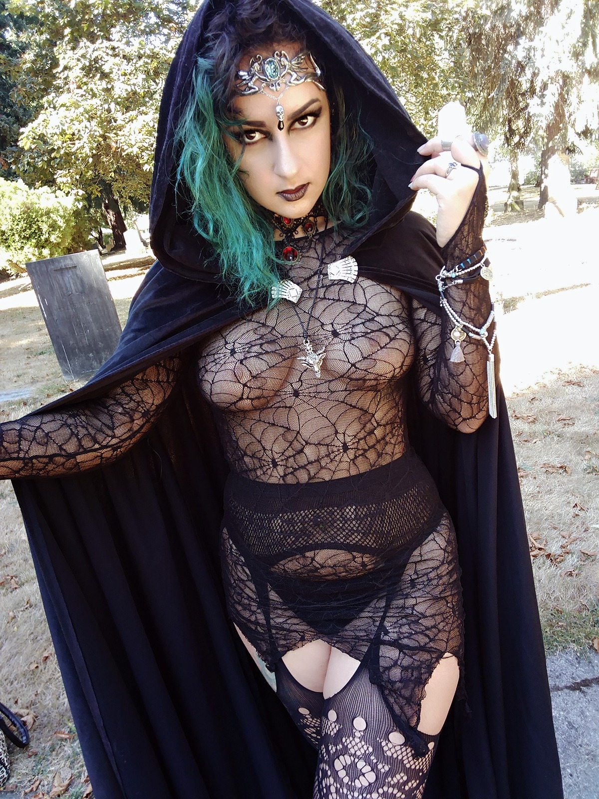 amyfantasy:  I am the fairest witch in the west 🎃  Started working on my content