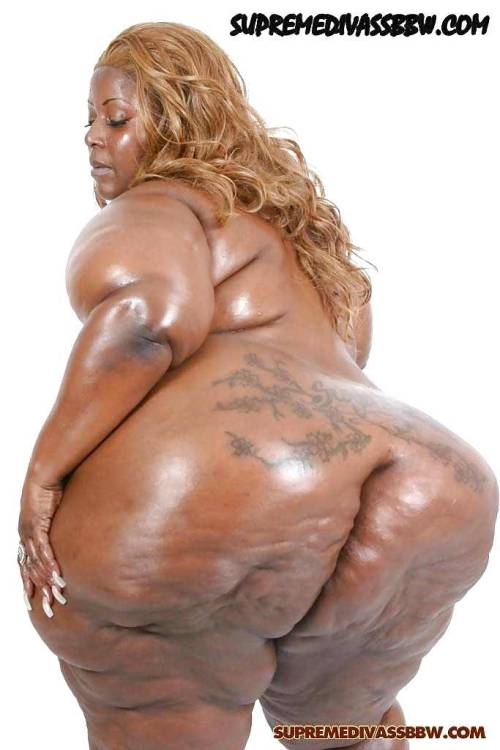 bigbeautifulblackwomen: I’ll eat that ass