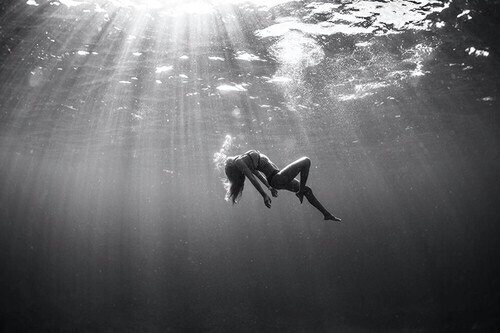 deafeningwisper:  beautiful—lnsanity:  .  “What is depression feel like?” he wispered.“It’s like drowning, except you can see everyone around you still breathing.” 
