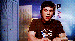 trashybooksforladies:  “Sam, do you ever think, that if people knew how crazy you really were that no one would ever talk to you?”“All the time.”   