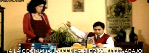 Mientras tanto sonríe.