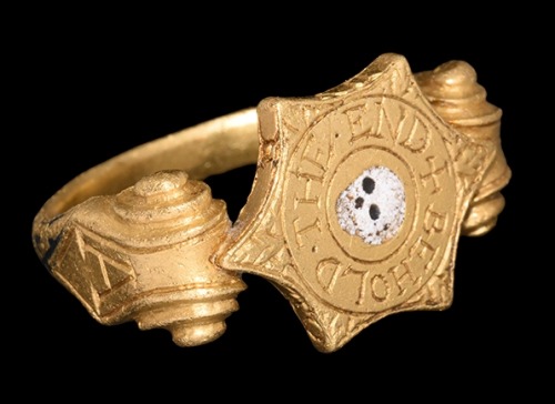 Elizabethan Gold &rsquo;+BEHOLD THE END&rsquo; Mourning Ring for A N, Late 16th Century ADA 