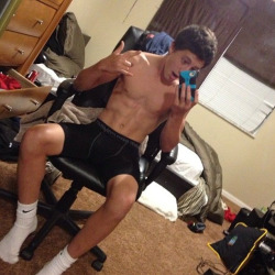 xfunctions:  joshyboilove:  perfect core &lt;3  Hey guys! I’m aiming to get 1000 followers by the end of the month! Follow me at: xfunctions.tumblr.com for more hot guys! :)