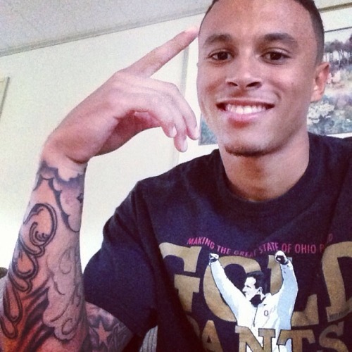 thatjackpot:  mattyi:  hoodsworld:  Jalen Fields  Cute   Follow: THATJACKPOT.tumblr.comFollow: Instagram.com/_JACKPOT_