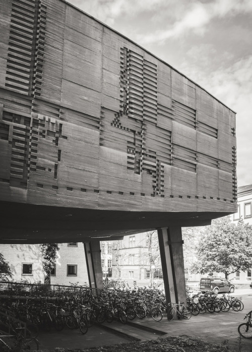 Battle Tank? No, Wilhelm Nusselt Lecture Hall / University of Karlsruhe by Arch. Klaus Arnold, 1961