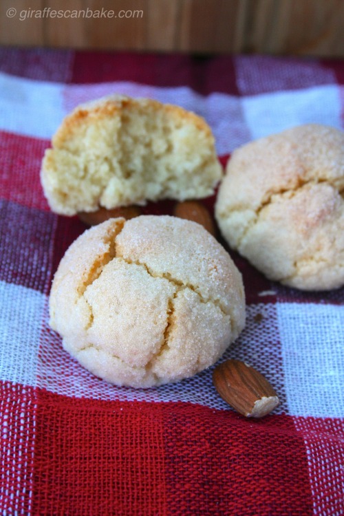 lsthatpaulrudd:  Amaretti CookiesGet the recipe here Pin it for later Twitter | Instagram | Facebook. 