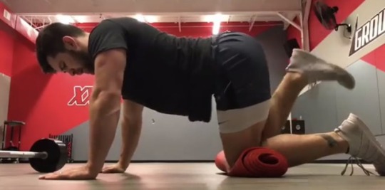 furrytrade:  I wanna bury my face in that muscle ass 🍑👅