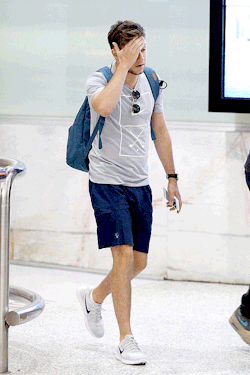 dailyniall: Niall arriving in Sydney 9/6/17