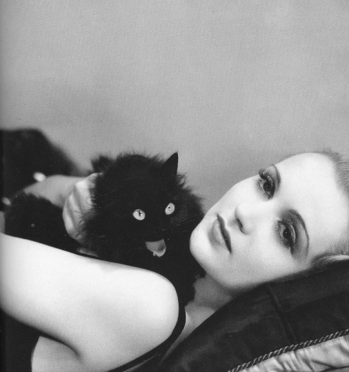 meganmonroes:Carole Lombard in the 1930s.