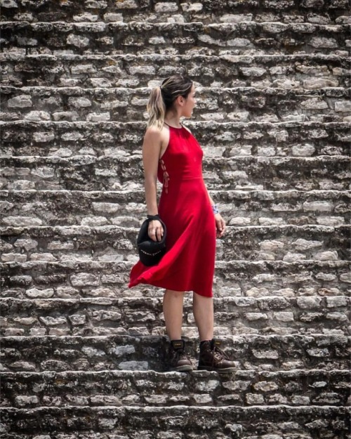 Ella no sabía que posaba para mí pero el aire sí.#marcosalberca #majestic_people#reddress#iger