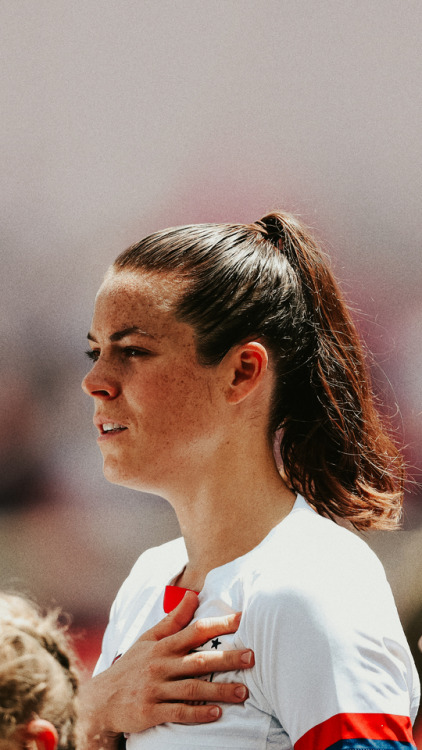 Kelley O’Hara lockscreenslike/reblog if you save/use