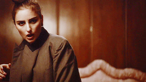 newmusictodayfan:  BANKS - Trainwreck   Hey, I heard it from the stateThey told me you were never go