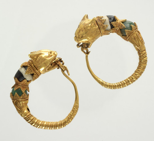 ancienthistories: Pair of earrings with lynx head terminals, late 2nd century BCE-1st century BCE so