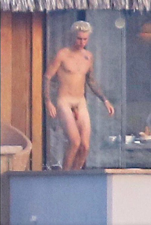 camarinesfutboleros:  Se que no tiene nada que ver con el tema del tumblr, pero me daré un gusto, y diré que me impresiona lo grande que es, me la imaginaba más pequeña. Al fin conocimos tu hermoso pene Bieber 