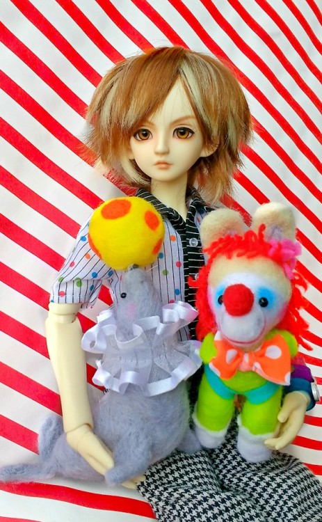 mintyliciousbjd:mintyliciousbjd:—UNDER THE BIG CLOP—They say everybody loves a clown, but “Under the