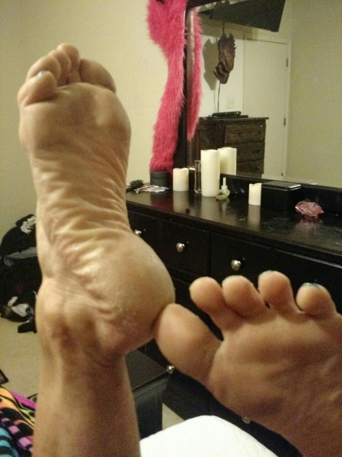 roughsoles: footgoddessfaith:Who needs GoddessFaith’s deeply and thickly rippled, dirty, dry, 