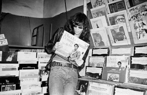 XXX vaticanrust:  Joey Ramone record shopping photo
