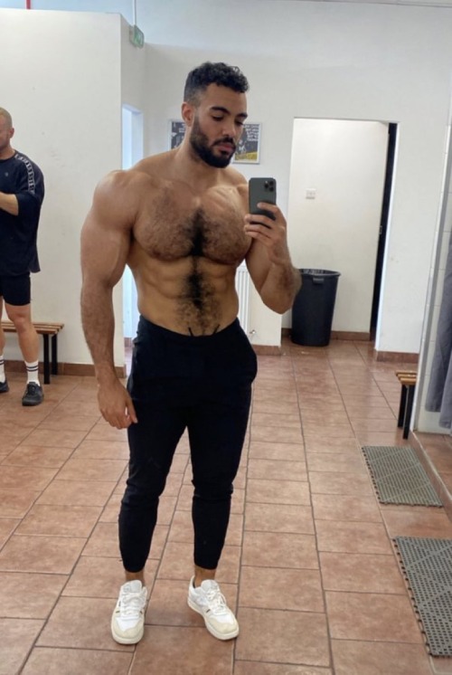 macho-xavier-xxx: