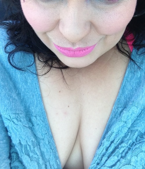hipsncurvesplus:  Car ride !