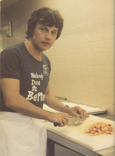 eighthdoctorfanclub:Colin Baker, Frazer Hines and Nicola Bryant cooking! Pictures from the “Doctor W