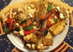 veganpizzafuckyeah:  reblogged from yuthfulexpression:  Vegan “Thai” pizza, Whole wheat crust, peanut sauce, pepperjack daiya, fried tofu, portobello mushrooms, red bell peppers, red onion, cashews, cilantro, and red chili pepper flakes.  