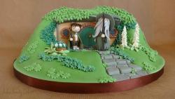 cakedecoratingtopcakes:  Bag End Cake by Julia Hardy …See the cake: http://cakesdecor.com/cakes/149155-bag-end-cake