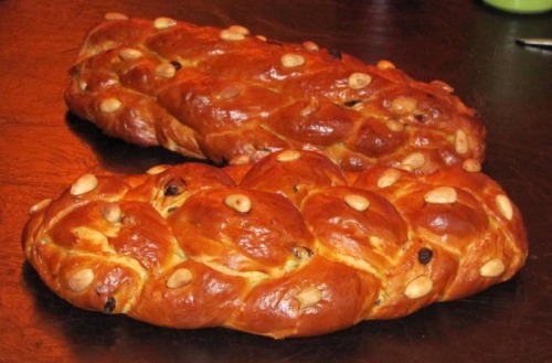 get-to-know-cz:Vánočka is a type of sweet bread that is very popular in the Czech Republic and Slova