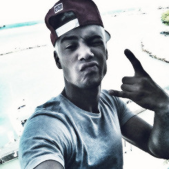 worldaguiar:  Rebeldes em ::: Caras e bocas 