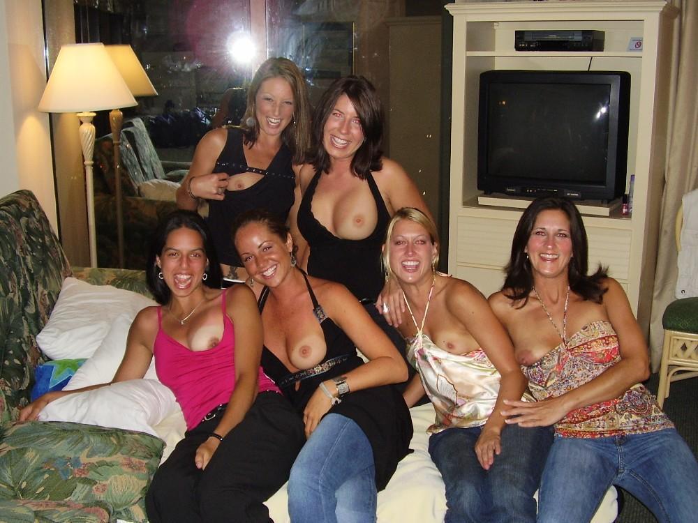 Girls flashing tits groups